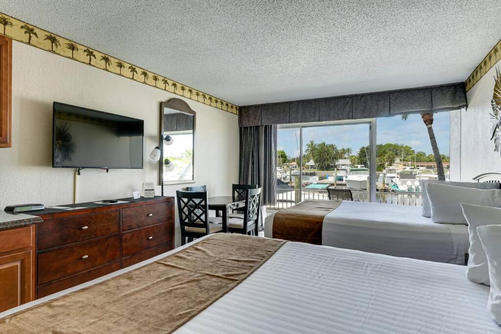 Waterfront, Pool, Tiki Bar & Grill, Gym, Location! Daire Sarasota Dış mekan fotoğraf