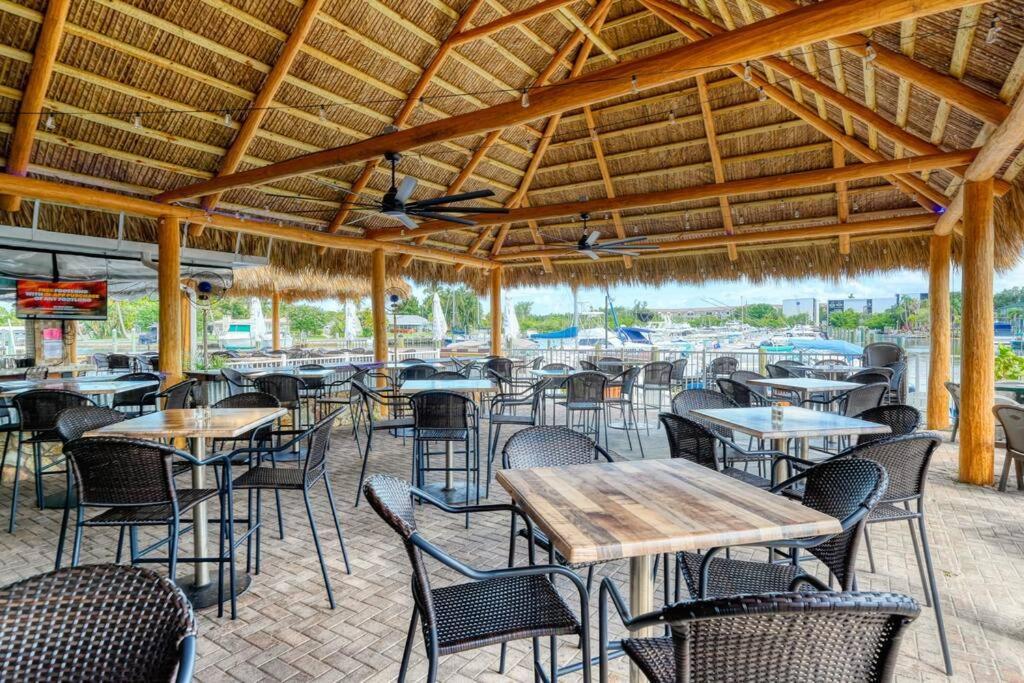 Waterfront, Pool, Tiki Bar & Grill, Gym, Location! Daire Sarasota Dış mekan fotoğraf