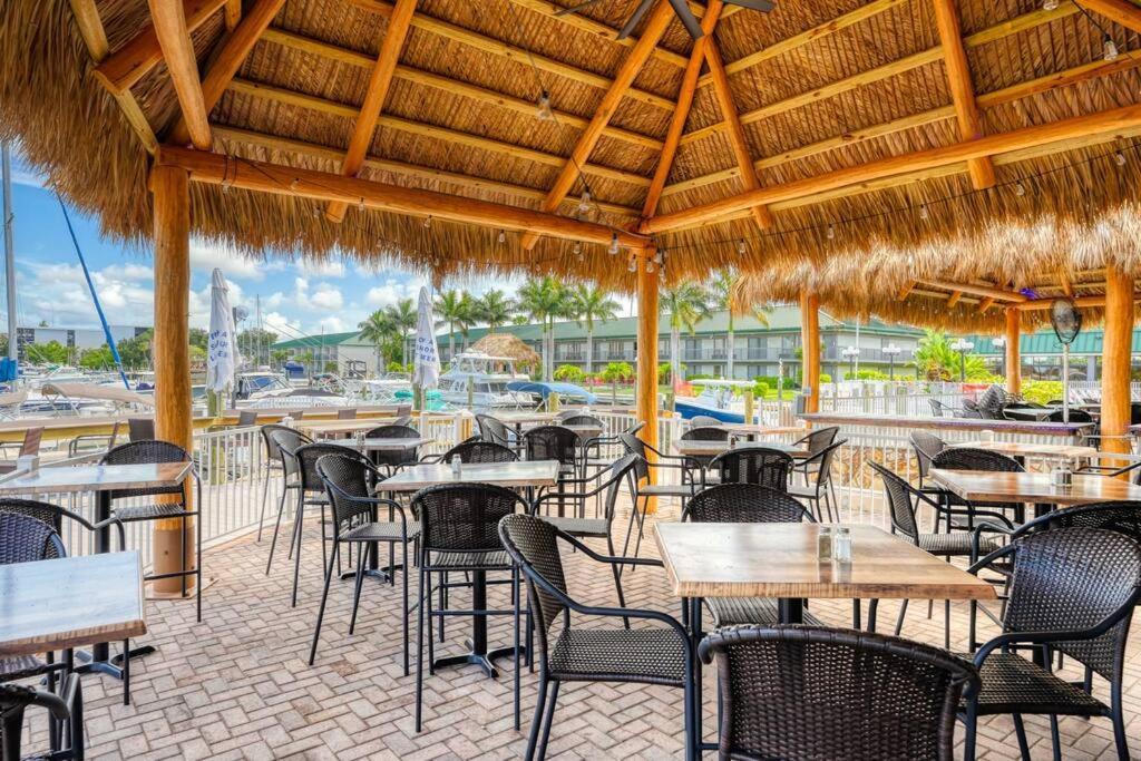 Waterfront, Pool, Tiki Bar & Grill, Gym, Location! Daire Sarasota Dış mekan fotoğraf