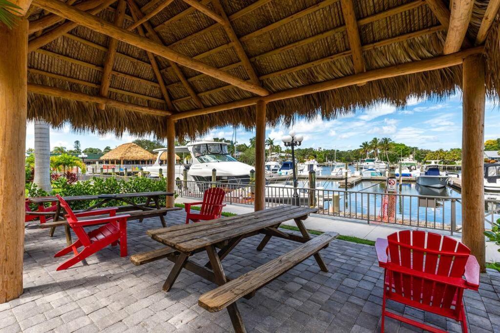 Waterfront, Pool, Tiki Bar & Grill, Gym, Location! Daire Sarasota Dış mekan fotoğraf