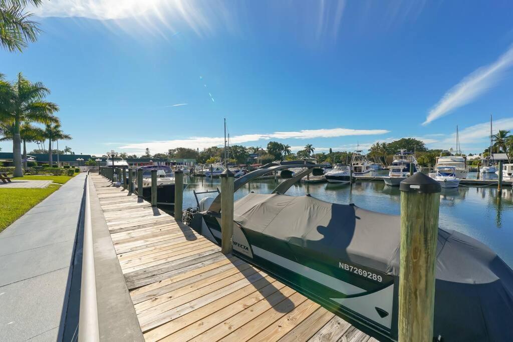 Waterfront, Pool, Tiki Bar & Grill, Gym, Location! Daire Sarasota Dış mekan fotoğraf