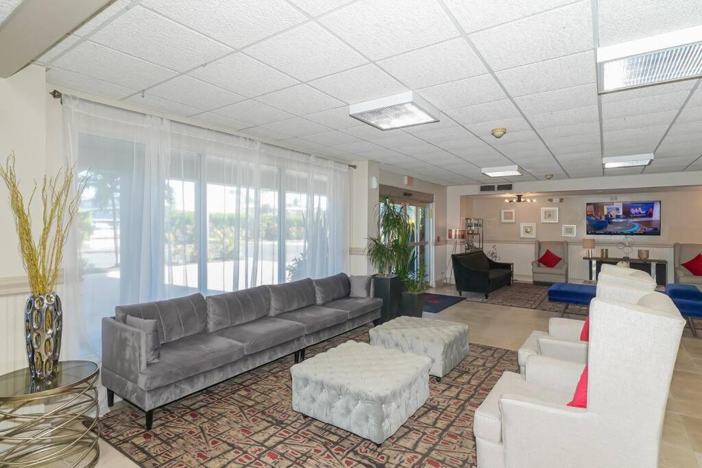 Waterfront, Pool, Tiki Bar & Grill, Gym, Location! Daire Sarasota Dış mekan fotoğraf