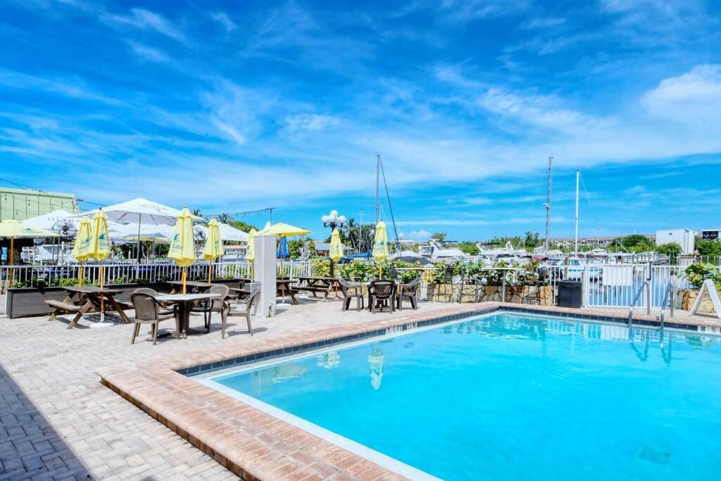 Waterfront, Pool, Tiki Bar & Grill, Gym, Location! Daire Sarasota Dış mekan fotoğraf