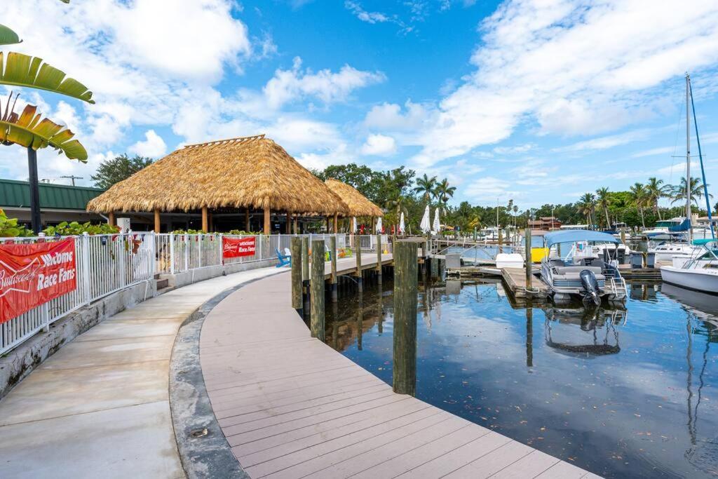 Waterfront, Pool, Tiki Bar & Grill, Gym, Location! Daire Sarasota Dış mekan fotoğraf